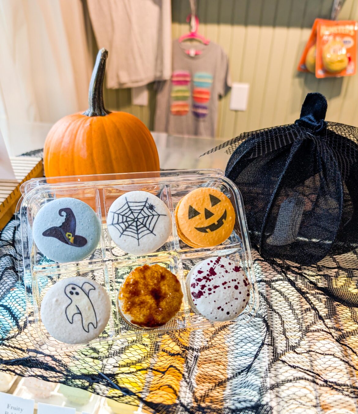 Halloween macarons