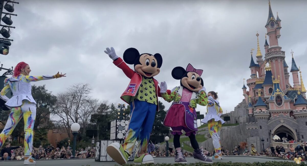 Mickey and Minnie in A Million Splashes of Colour