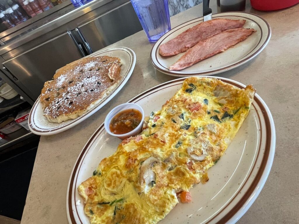 Breakfast @ Mac's Restaurant yummy! Old school counter fun