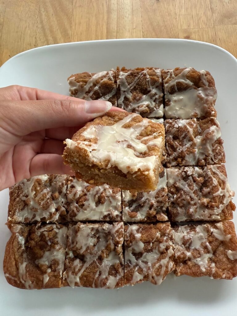 cinnamon roll blondies