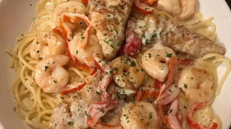 Olive Garden Chicken and Shrimp Carbonara