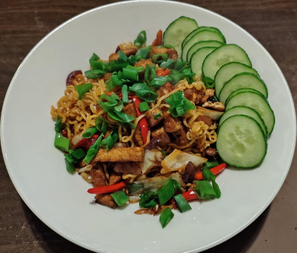 Mi Goreng stir fried w/ tofu & veggies
