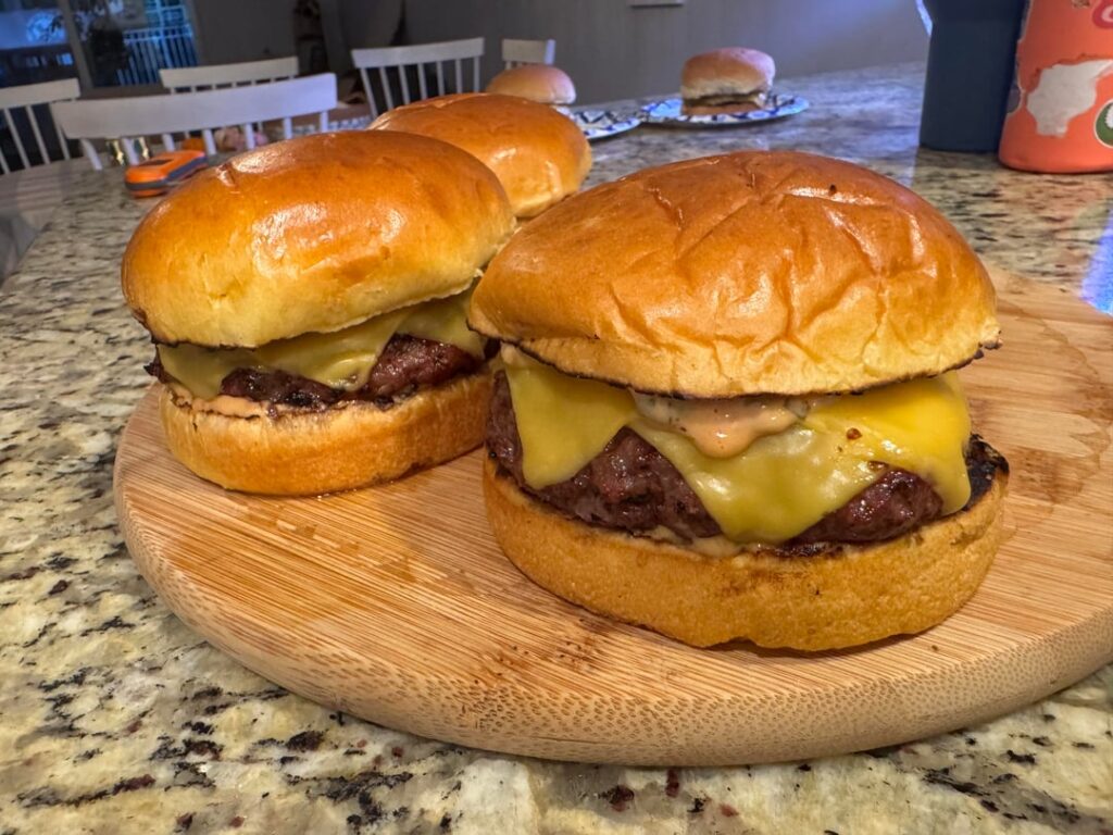 Burgers on the kettle