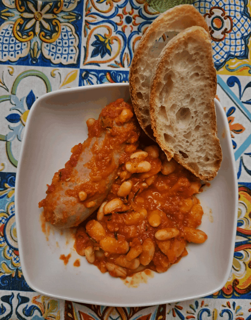 Fagioli all'uccelletto con salsiccia (Toscana)