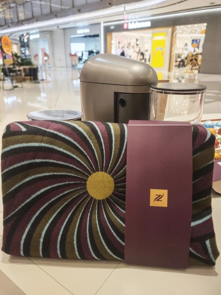 Nespresso Holiday Blanket GWP (Gift With Purchase) (130 x 140 cm)