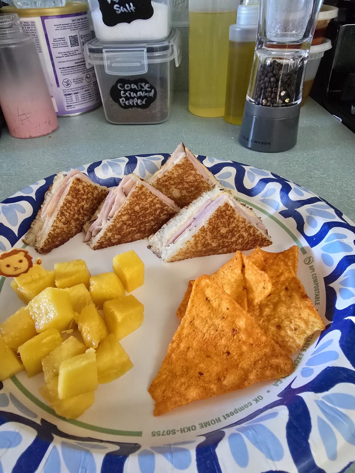 Posting a pic of my 3yr olds lunch until reddit says it's perfect day 2