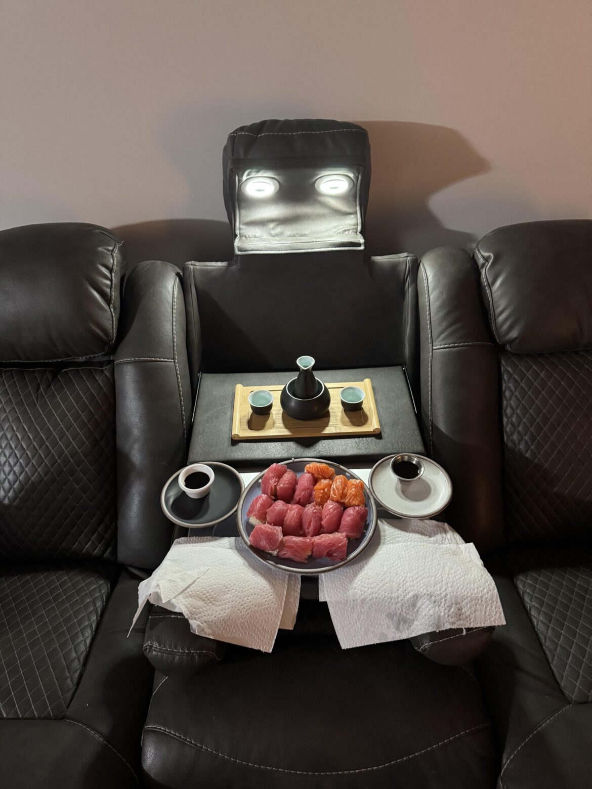 Homemade sushi and hot sake night 🍣