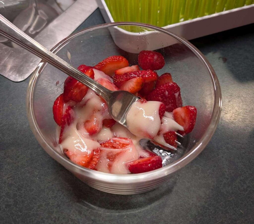 My strawberries and donair sauce. My strawberries and donair sauce.