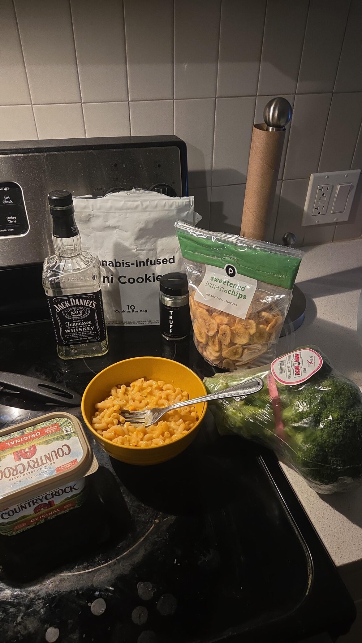 Mac and cheese with broccoli! (Which i didnt cook because got too confused)