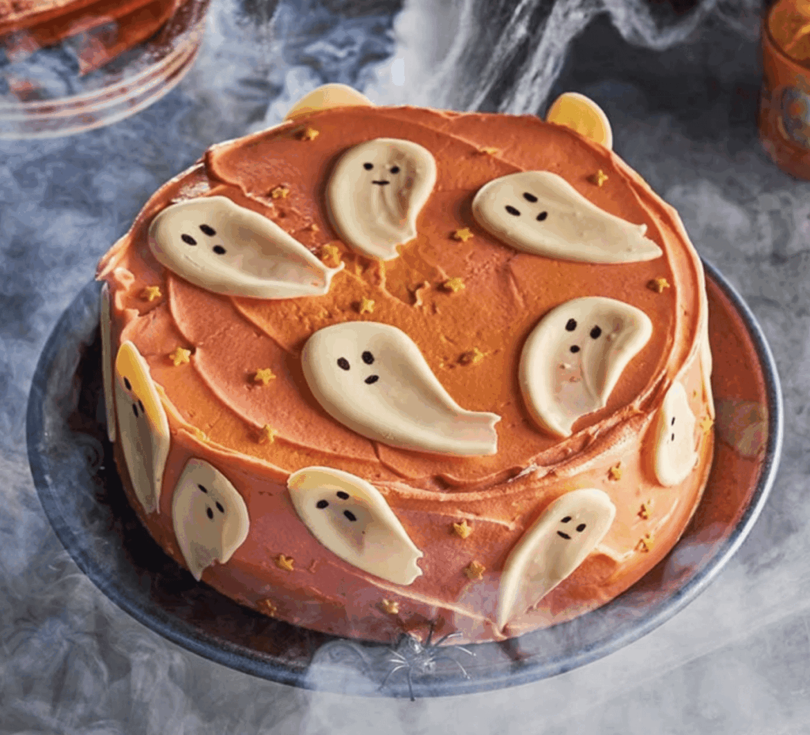 [Pro/Chef] Good Food's spiced pumpkin Halloween cake with white chocolate ghosts