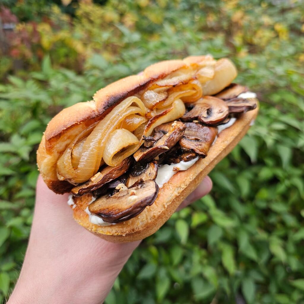 Onion mushroom sandwich