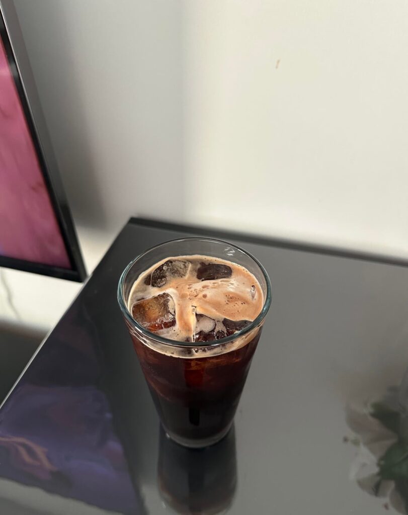 Iced Americano & vanilla latte 😋