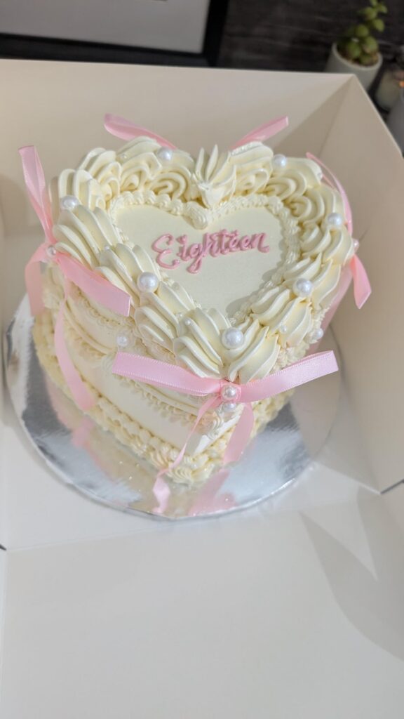 Birthday cake I made my sister ❤️