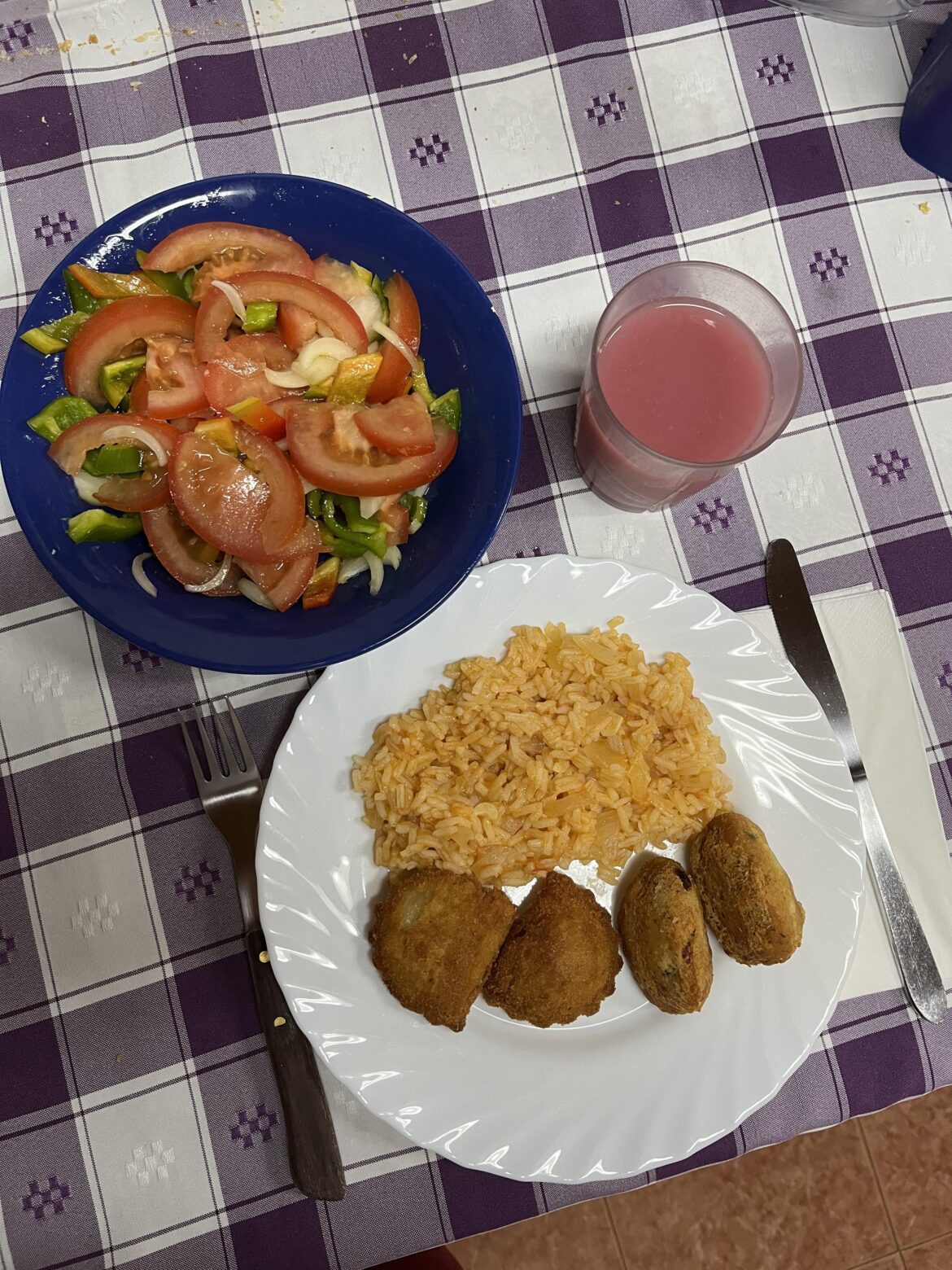 Shrimp “rissois” and “pastéis de bacalhau” with tomato rice and a little salad