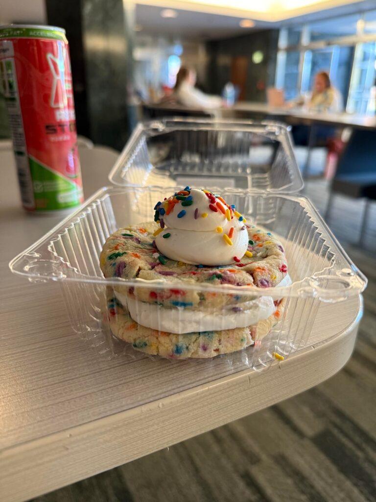 How many cals in one of these vanilla cookie sandwiches? With reign 12 oz can for reference How many cals in one of these vanilla cookie sandwiches? With reign 12 oz can for reference