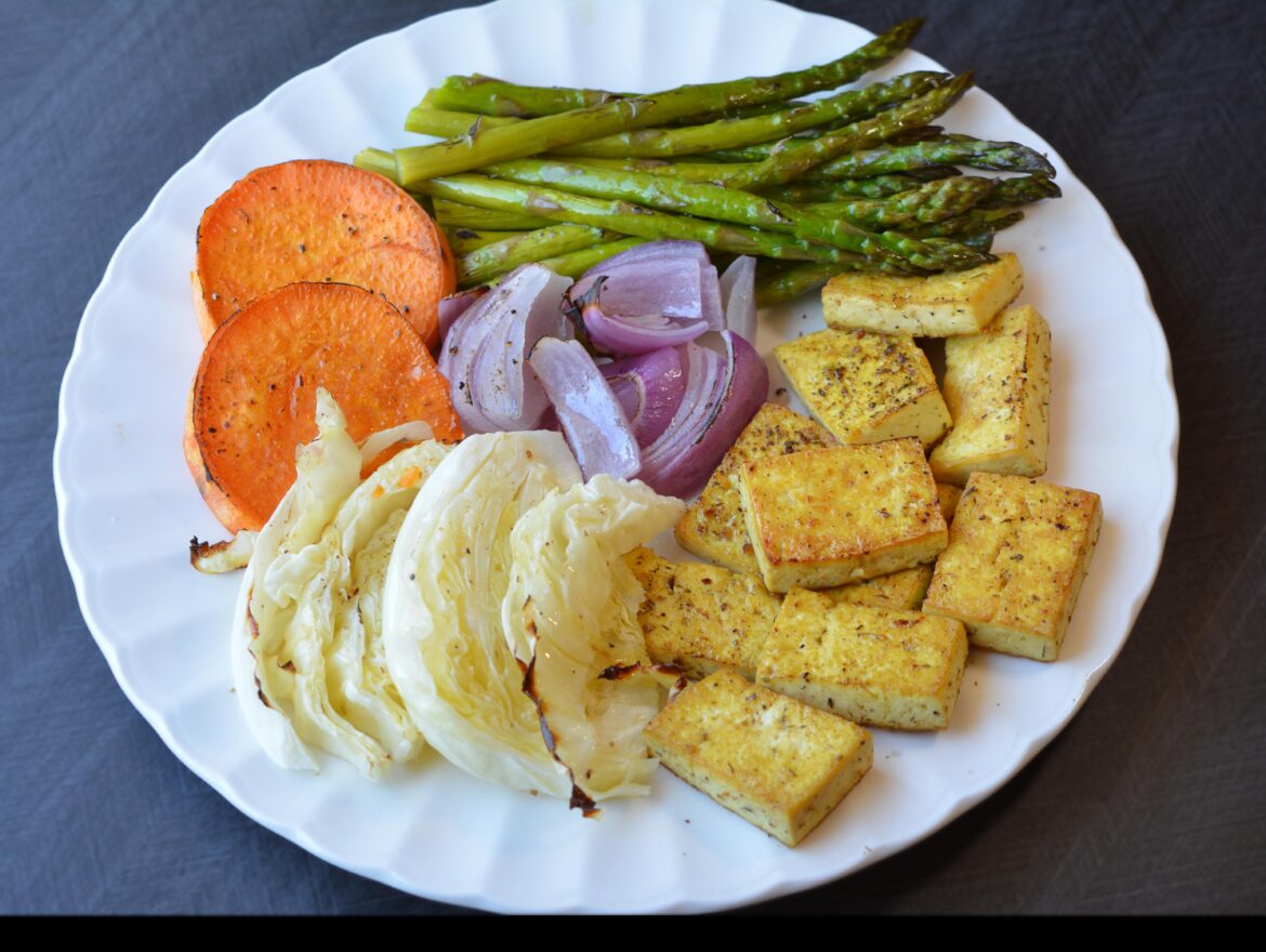(344 cal, 25 g protein) Tray bake veg + seasoned tofu (344 cal, 25 g protein) Tray bake veg + seasoned tofu
