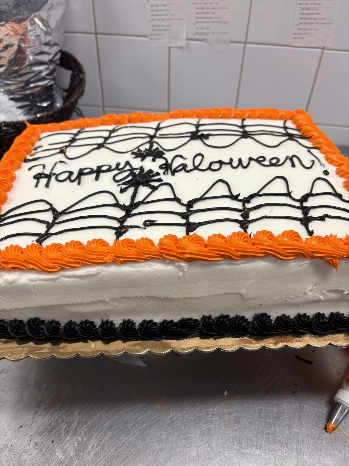 I tried drawing spiderwebs on a cake. I think I did somewhat ok. I tried drawing spiderwebs on a cake. I think I did somewhat ok.