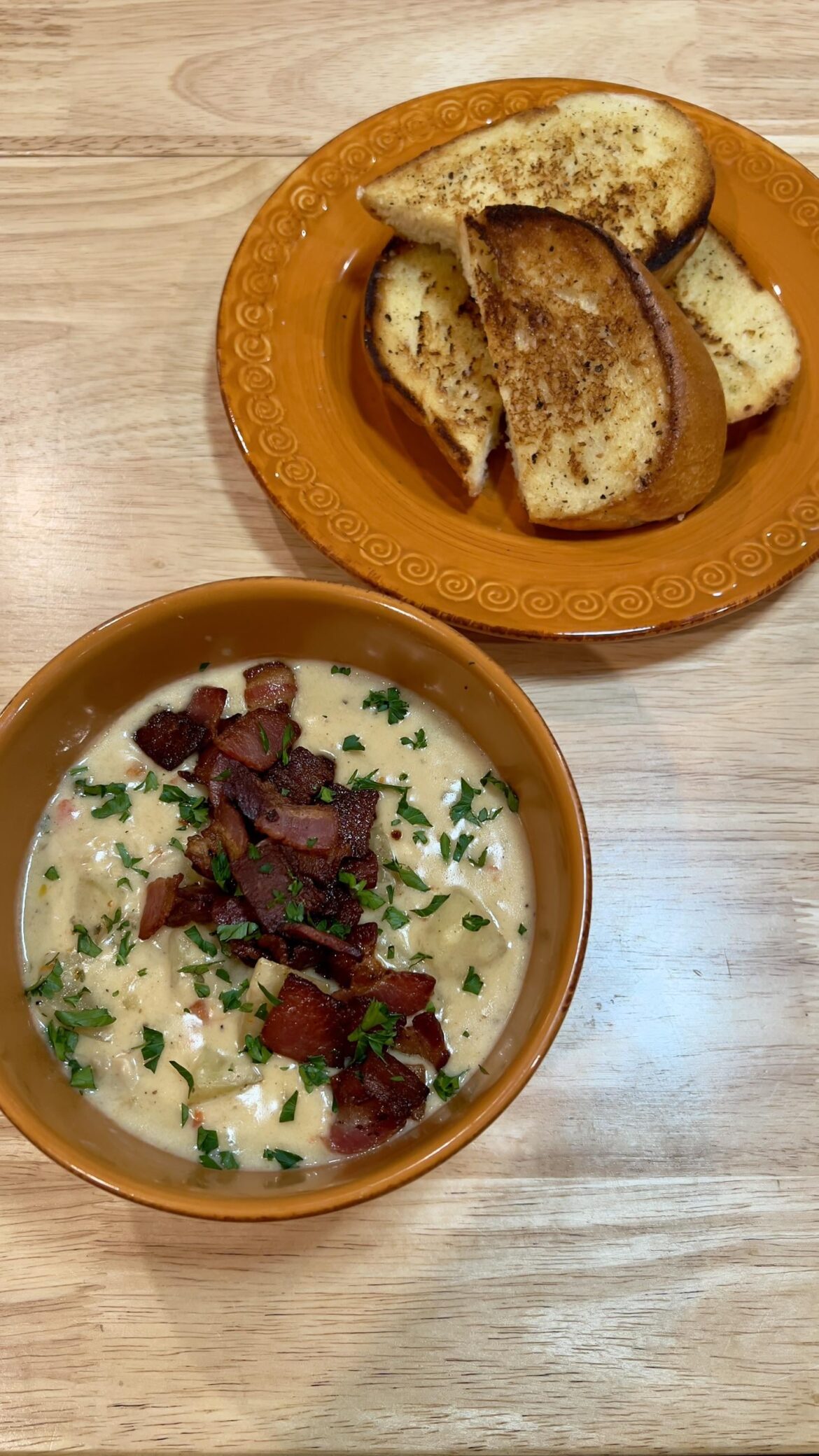 Chilly weather calls for clam chowder + seasoned toasted Italian bread