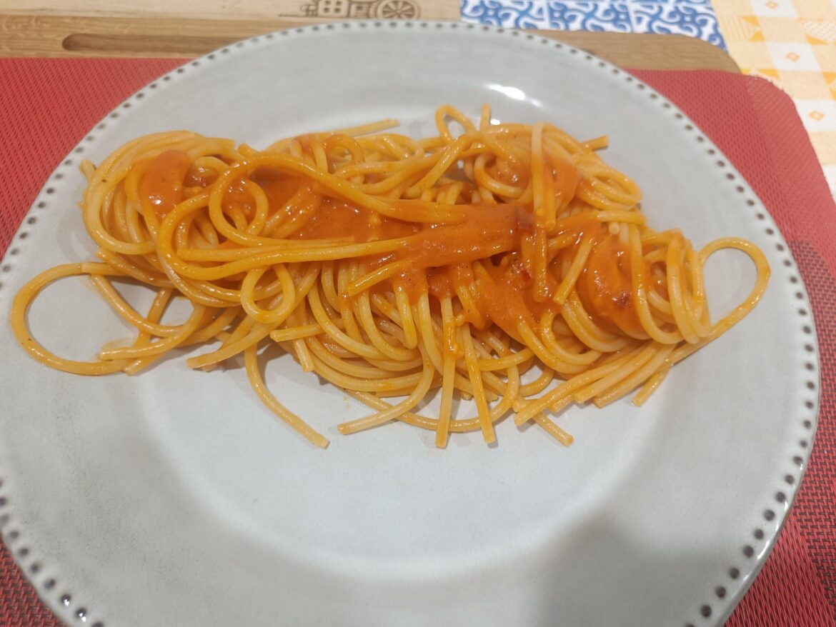 Simple Pasta al sugo Simple Pasta al sugo