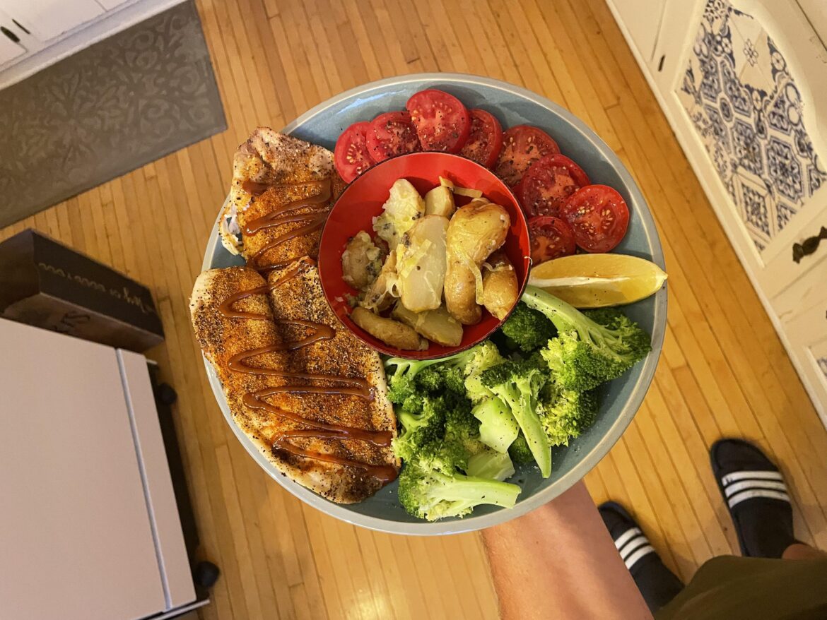 Simple, abundant dinner for 660 cals and 90g protein