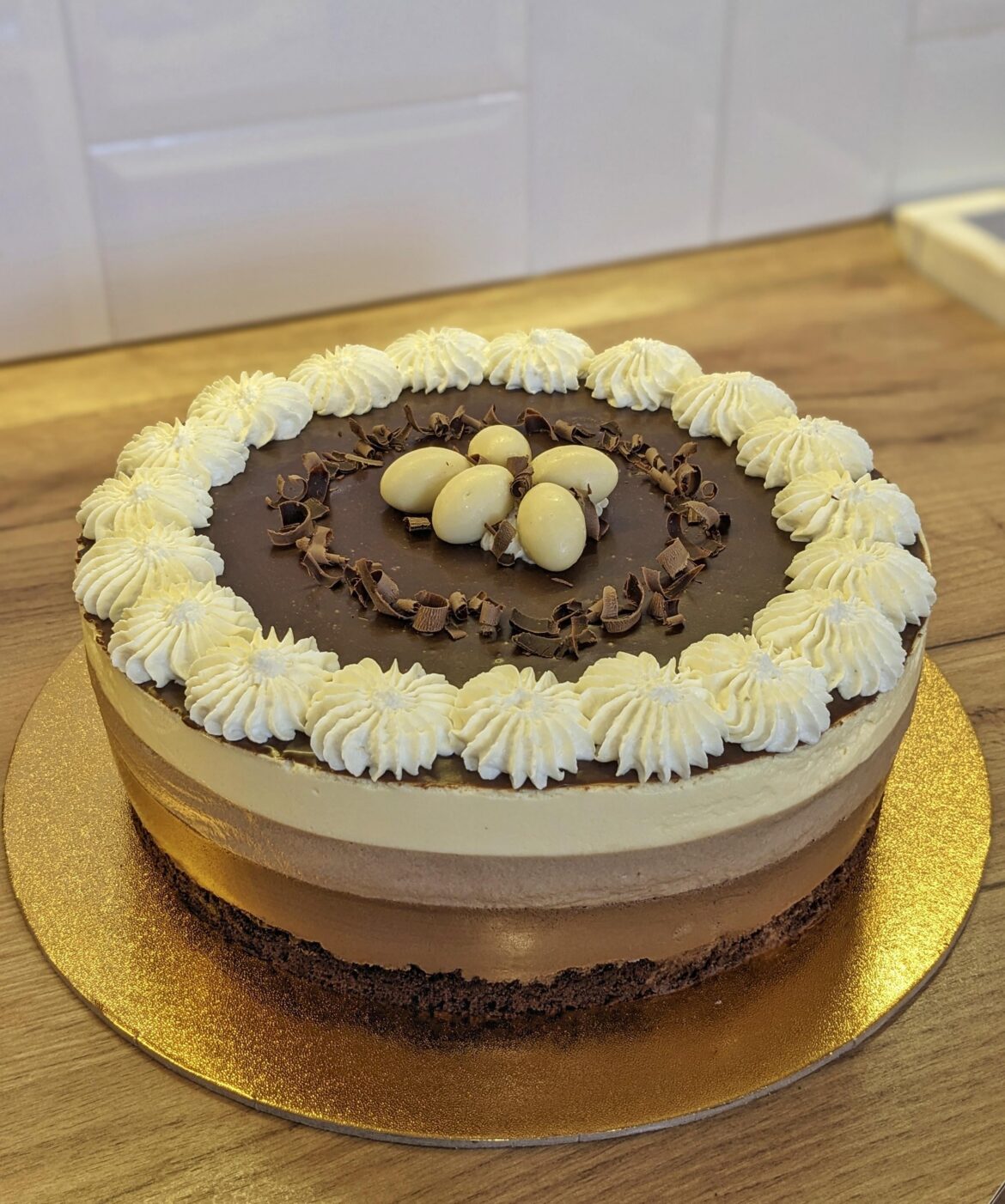 Triple chocolate cake 🤎🤍