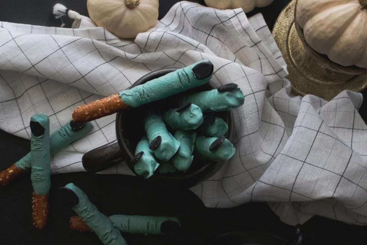 Witch Fingers Pretzels (Simple Halloween Treat)
