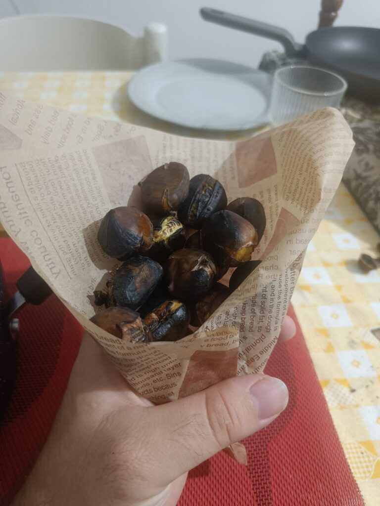 Caldarroste (roasted chestnuts) Caldarroste (roasted chestnuts)