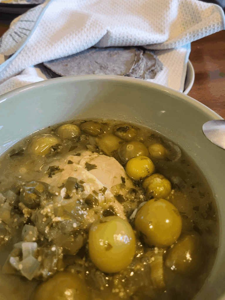 Pollo Tocotlán tastes beautiful and aromatic.