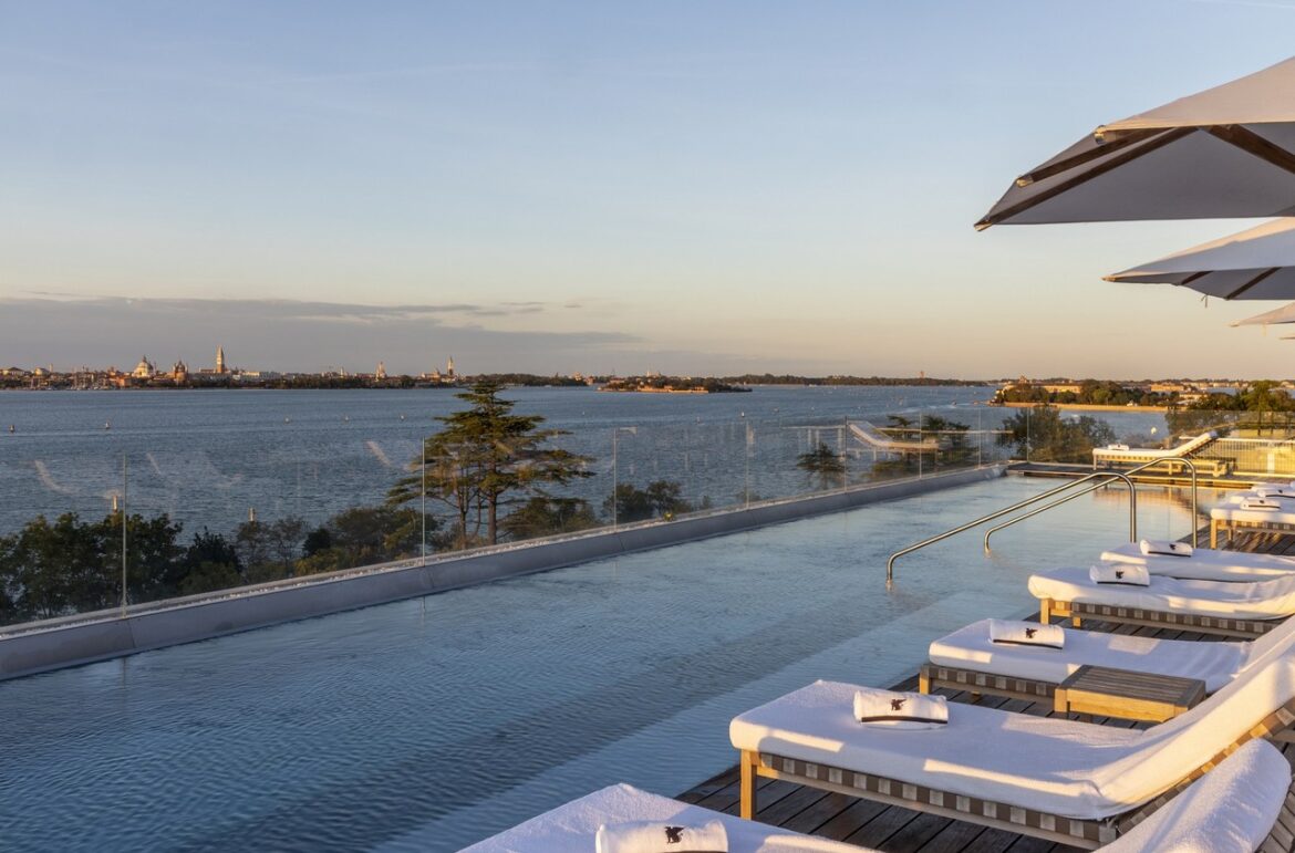 Marriott International | Nature, relax and cuisine: JW Marriott Venice Resort & SPA 2023 season JW Marriott Venice Resort & SPA - Pool