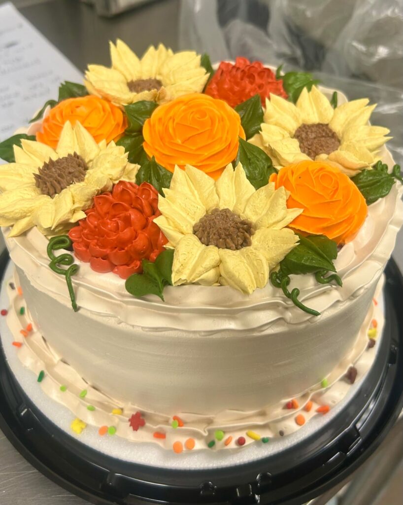 Fall cake using the new Baileys whipped icing I got in this morning☘️