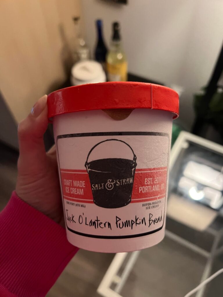 Salt n Straw Jack o lantern pumpkin bread. Fall in a decadent ice cream. Holy crap this is ✨divine ✨🎃