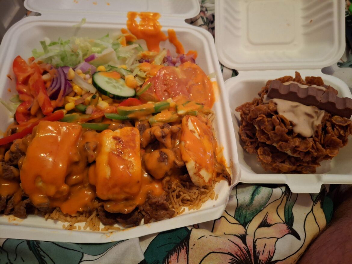 Honestly my favourite take away ever, Ch33ky Monk3ys in Leyland. Spicy beef and halloumi on spicy rice with salad and special sauce. And a big cake thing