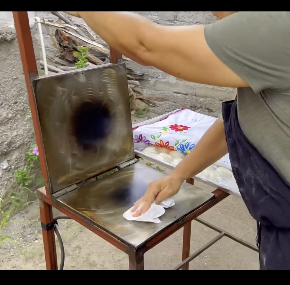 Heated flour tortillla press