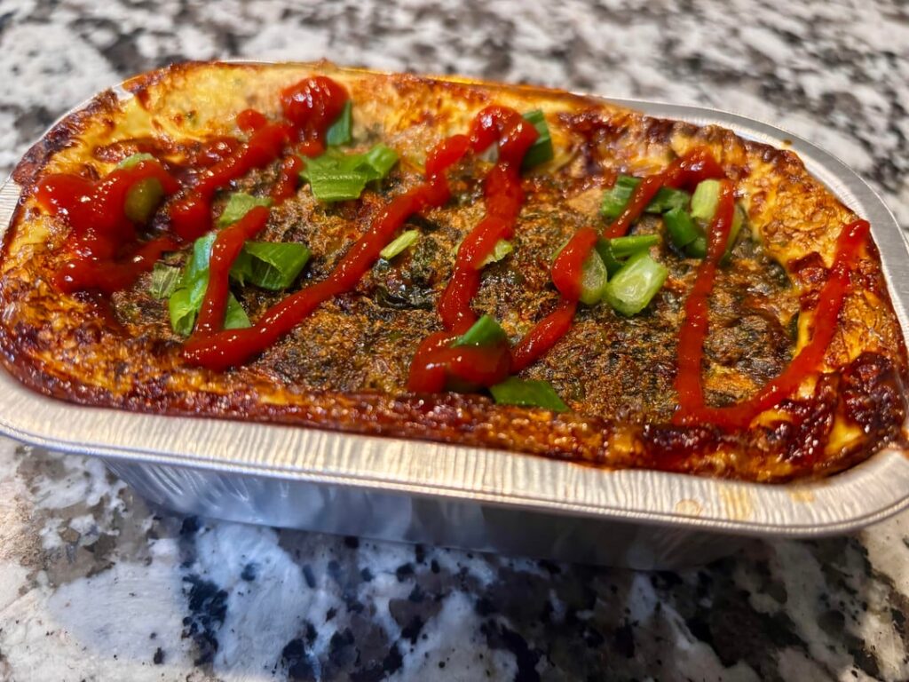 Cheeky lil' baked spinach and tomatoes egg whites (185 calories, 27g protein)