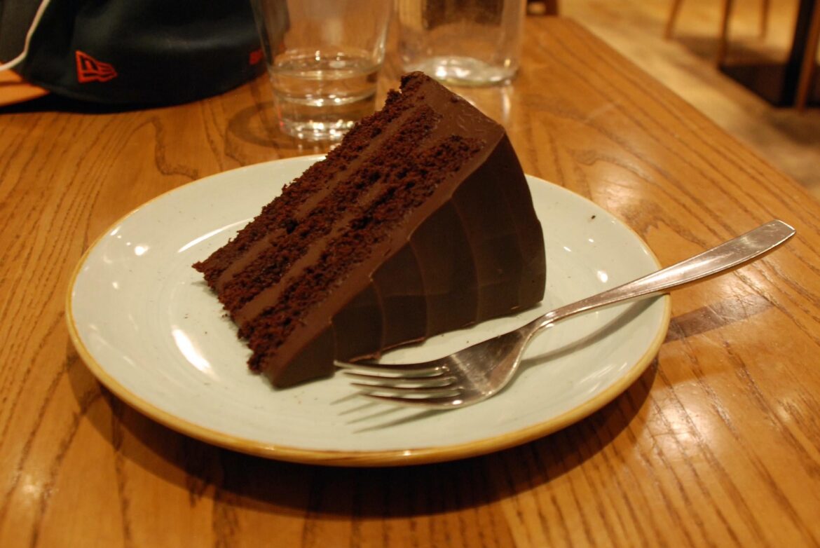 Quite a big glutenfree cakeslice to eat at Fresh Kitchen..