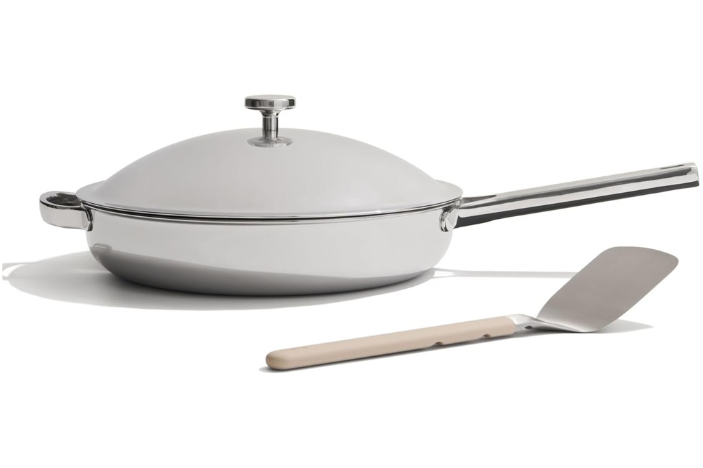 Titanium pan with spatula