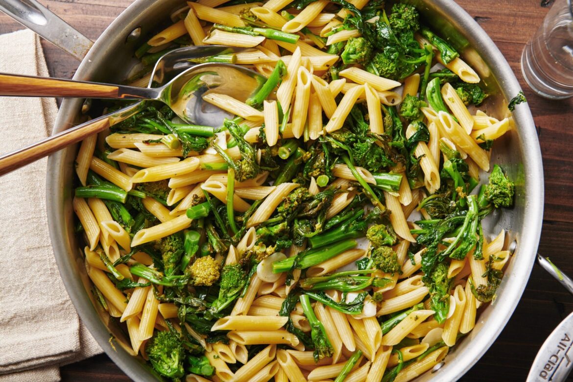 Pasta with Broccoli Rabe Recipe [Under 30 Minutes!] — The Mom 100