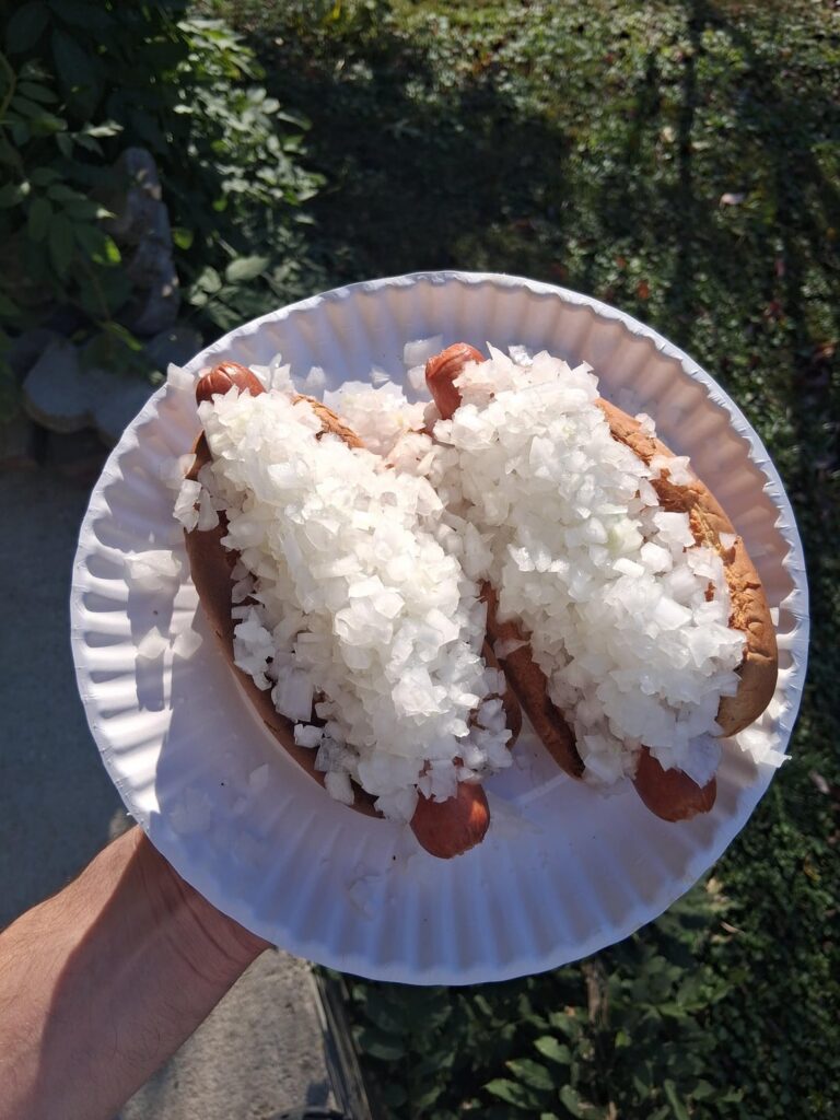 Ayyyy who wants a hot dog with their onion?