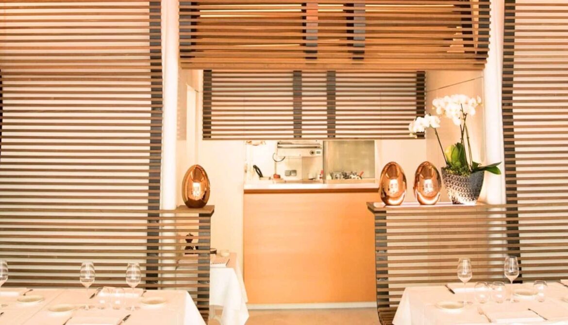 the intimacy of a grand table in the 7th arrondissement