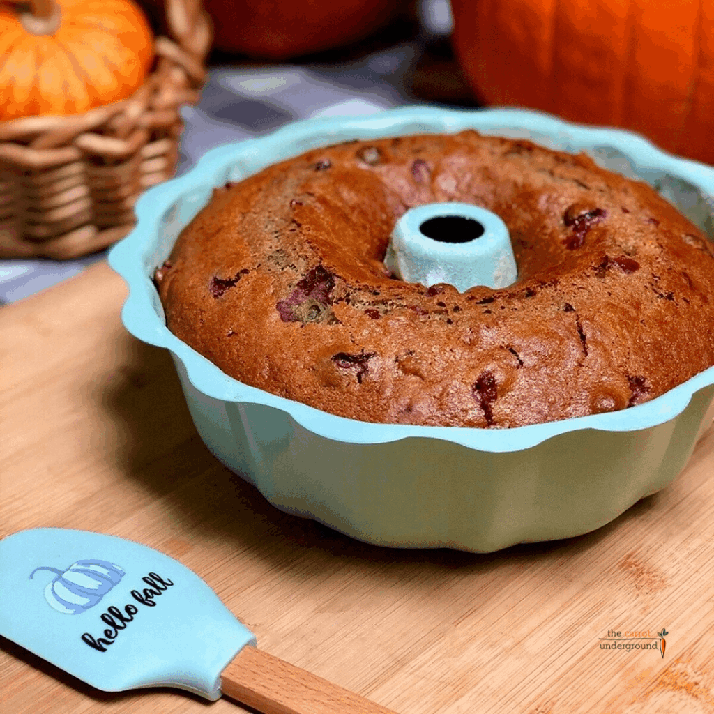 Vegan Old-Fashioned Applesauce Cake 🍏 it's a fall classic