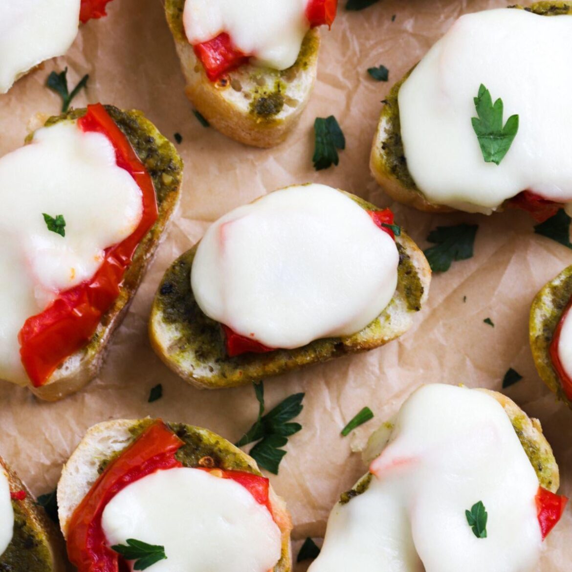 Pesto Pizza Crostini