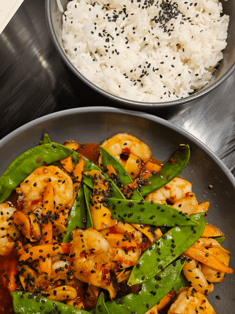Stir fry shrimps with peas, carrot, mushrooms and sambal oelek