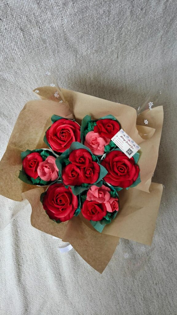 Made this Cupcake Boquet for mum on her birthday 🥀🤍