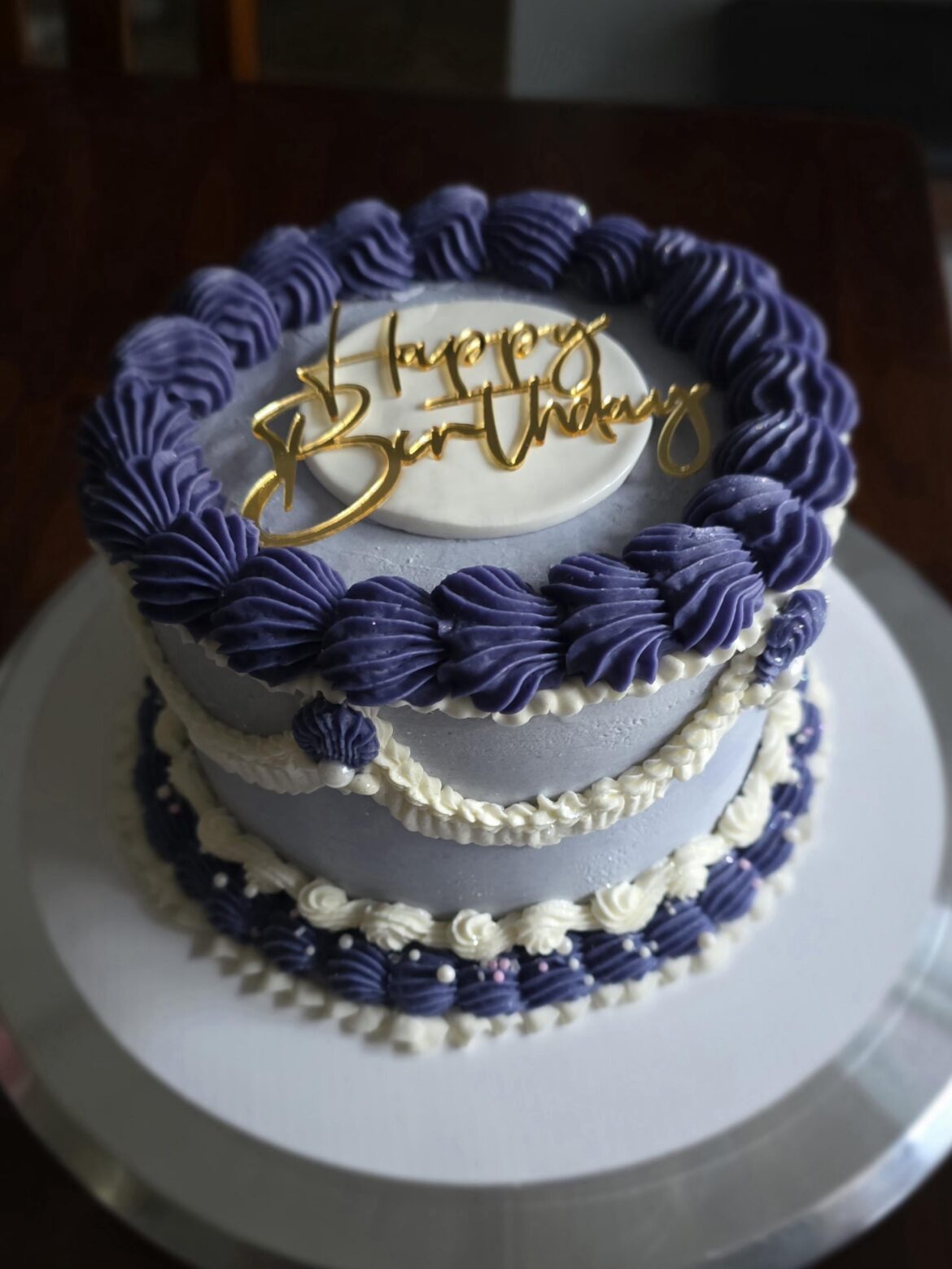 My first attempt at a vintage cake design