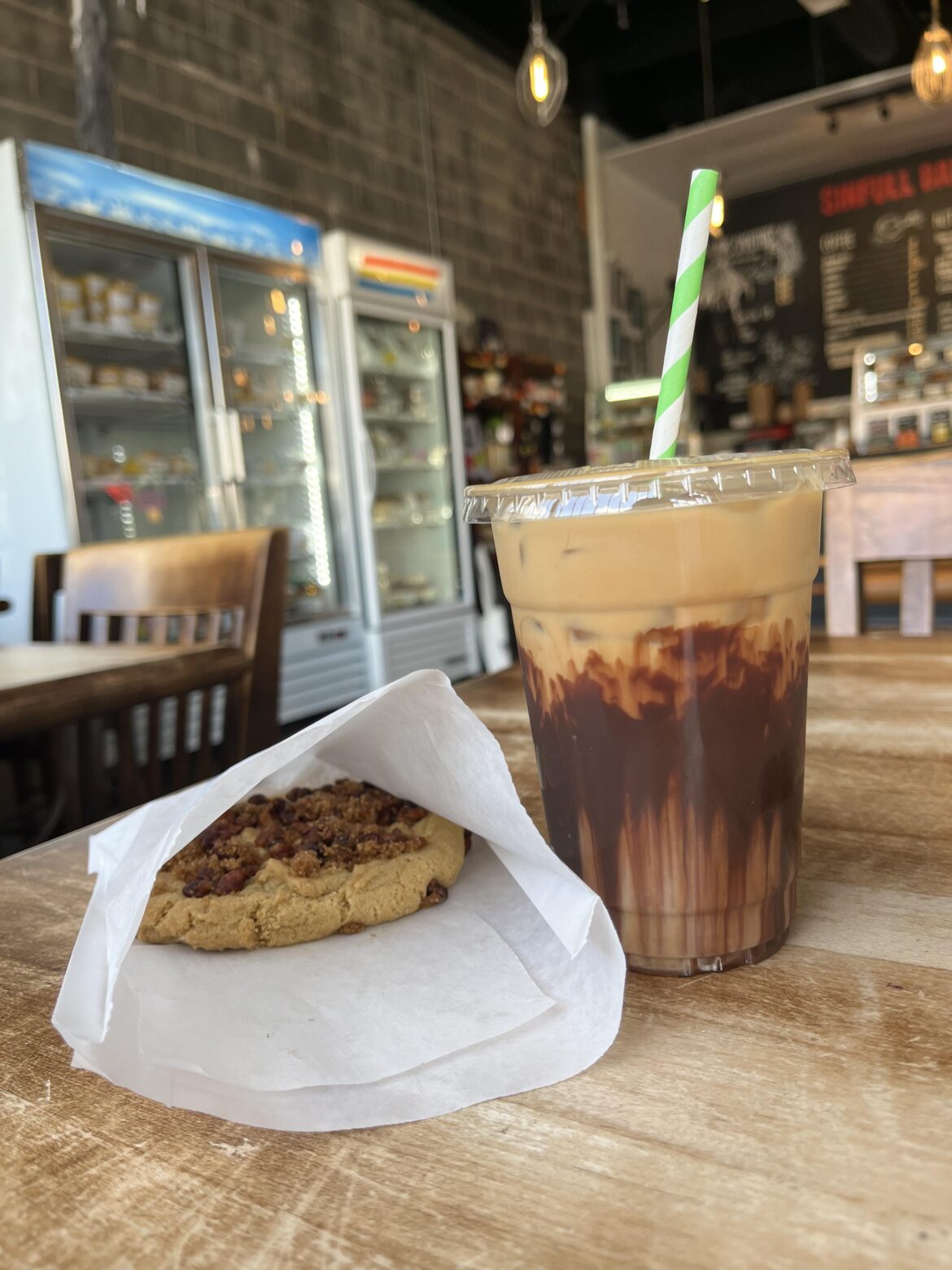 Pistachio Dubai Chocolate latte & Pecan Praline cookie