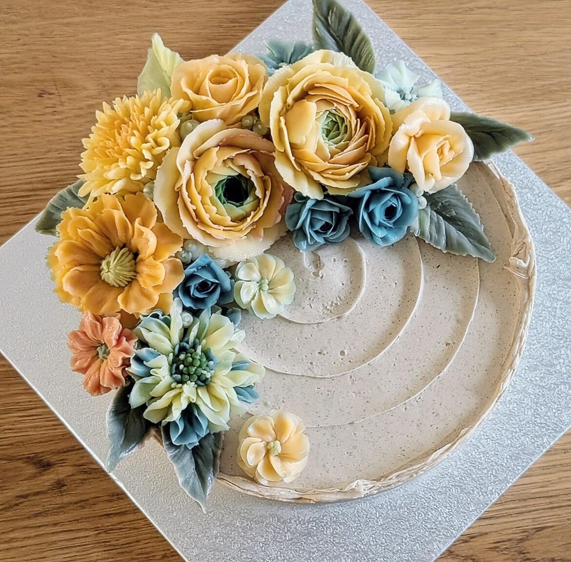 Pretty fall colors in buttercream
