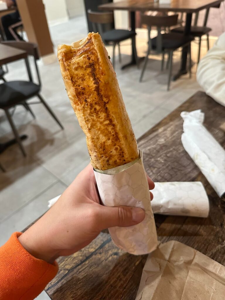 FYI: $5 chicken shawarma wraps @ Yonge & Charles (673 Yonge St, near Bloor-Yonge) to celebrate Da Si Mar opening. Solid value, it’s no Wanas but a solid 8/10. Also in old Payless Shoes location!