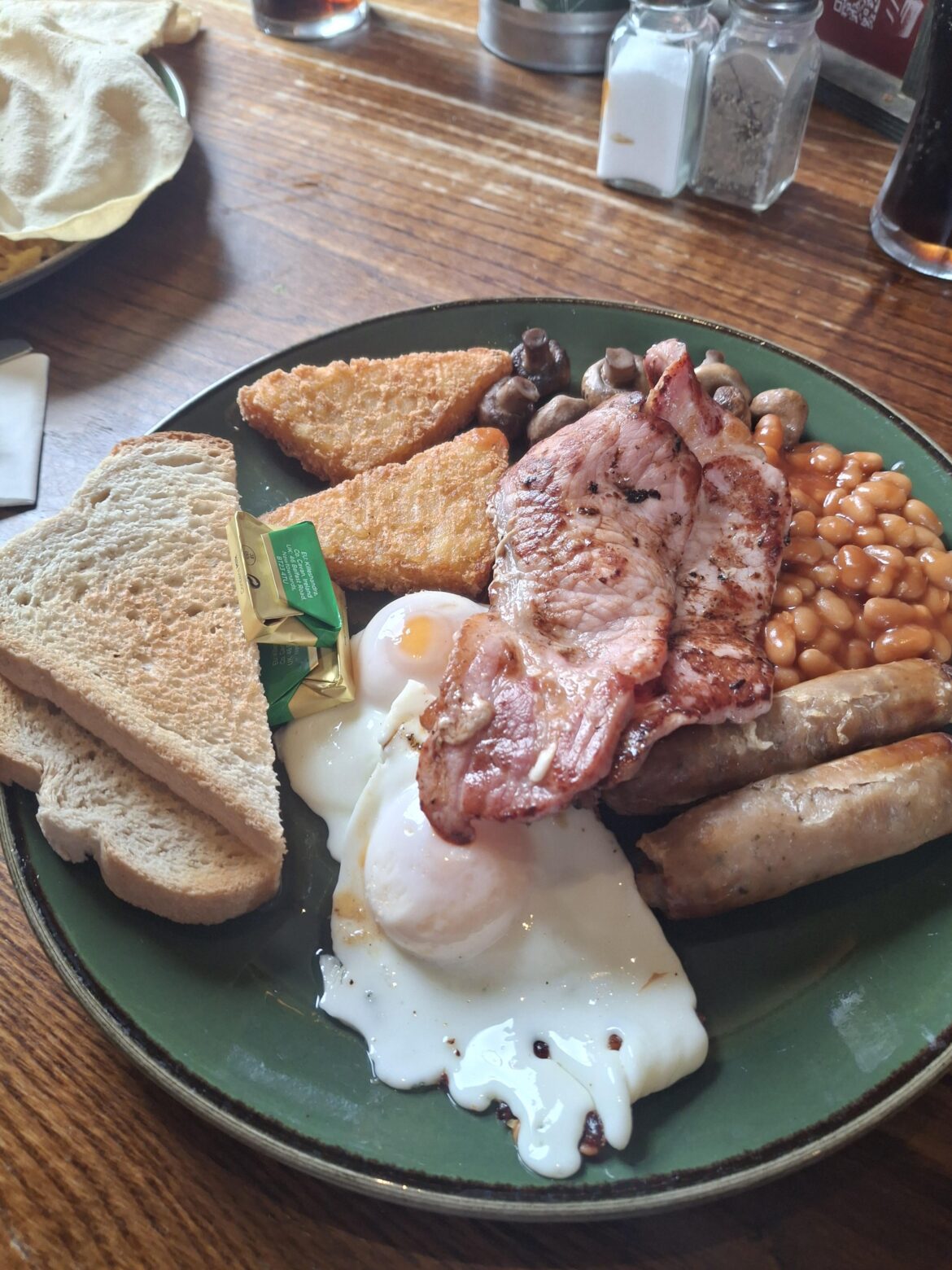 Very reasonable full English from Sycamore Farm in Burnley, no black pudding though.
