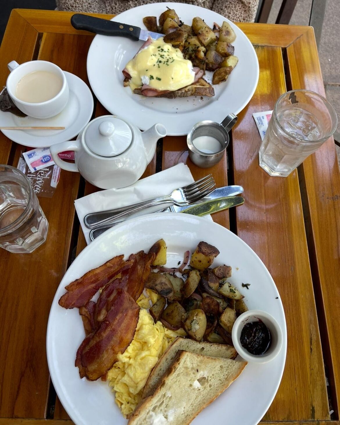 Yummy brunch fest. eggs Benedict, potatoes, scrambled eggs, toast annnd bacon🥓🍳🥔