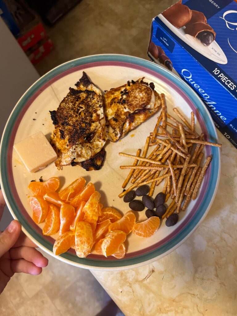 Snacky dinner staying in my deficit ✨